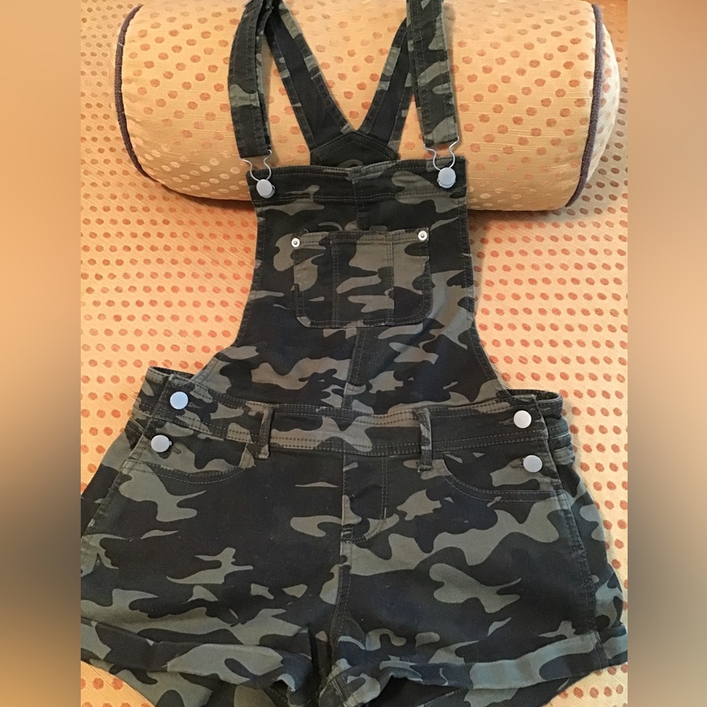 Camo Shorts Jumper, size 3/5-Sm